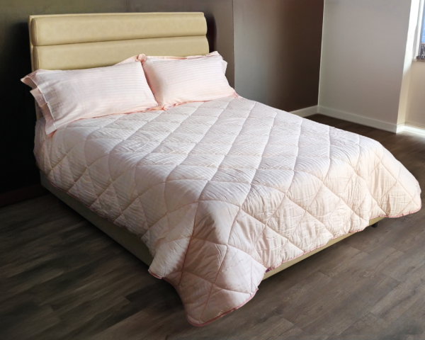 COUETTE SATINÉE ROSE